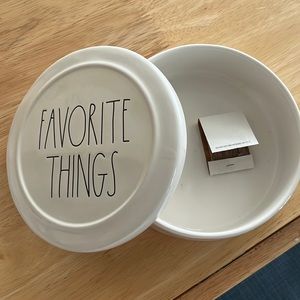 NWOT- Rae Dunn "Favorite Things" covered round tray